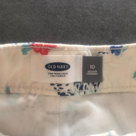 Old navy shorts - Picture 2 of 2